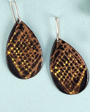 Load image into Gallery viewer, Burlap weave earrings