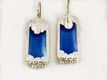 Load image into Gallery viewer, Fenwick earring with pearls