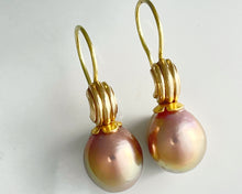 Load image into Gallery viewer, 18k Freshwater Baroque Pearl Earrings
