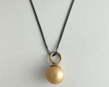 Load image into Gallery viewer, 18k golden pearl pendant
