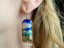 Load image into Gallery viewer, Fenwick earring with pearls
